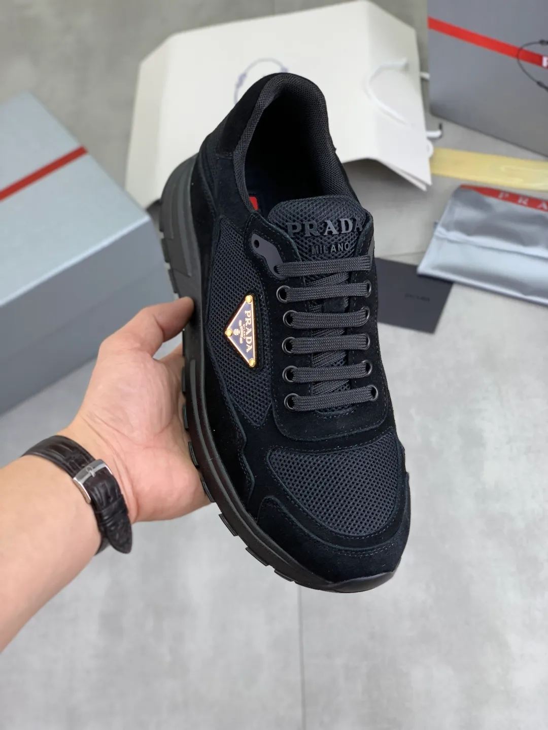Men's shoes 💰P560💰[New style] popular models are on the official website, 🆘 Trendy brand (Prada) mainly promotes popular models, avant-garde and versatile fashion men's shoes private version mold opening, cowhide surface splicing 1:1.. Fashionable and simple, original imported cowhide lining cowhide feet; the atmosphere and personality are more fashionable, eye-catching and pursuing class. It will subvert the old idea and be a must-have for fashionistas with you! Must keep it for yourself! Tall and comfortable, large and low, high-end quality workmanship. Number of yards: 38-45 4️⃣optional.